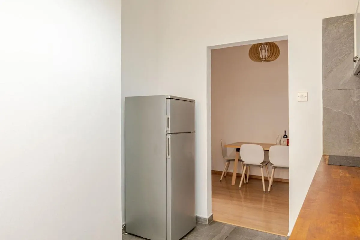 Cosy 2-Bedroom Apartment, 10 Minutes From The Beach Larnaca 0*,  Cypern