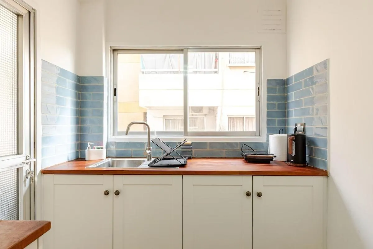 Cosy 2-Bedroom Apartment, 10 Minutes From The Beach Larnaca 0*,  Cypern