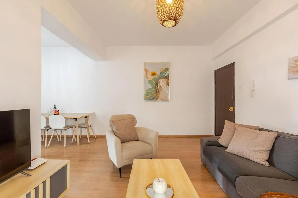 Cosy 2-Bedroom Apartment, 10 Minutes From The Beach Larnaca 0*,