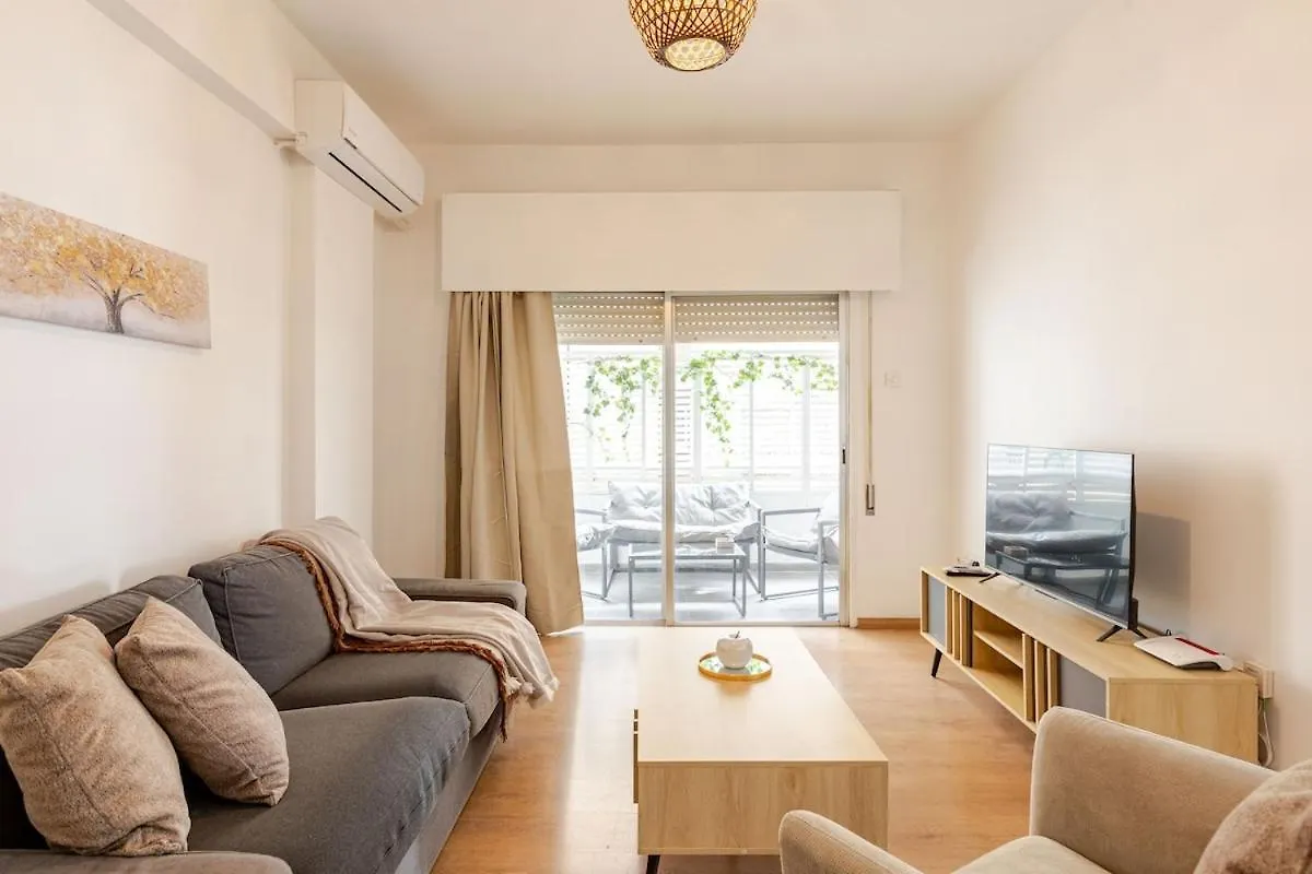 Cosy 2-Bedroom Apartment, 10 Minutes From The Beach Larnaca Cypern