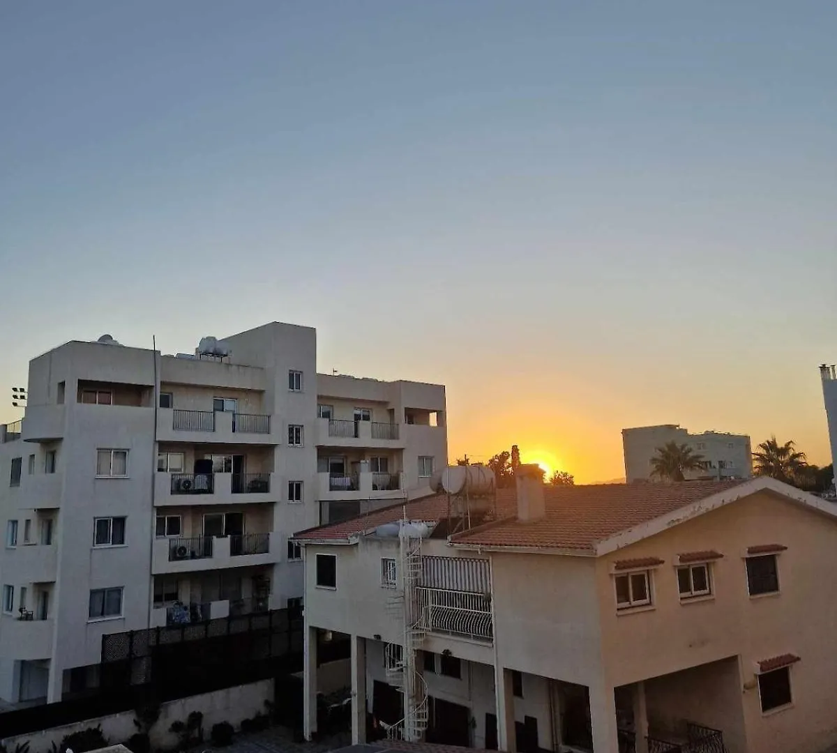 Cosy 2-Bedroom Apartment, 10 Minutes From The Beach Larnaca 0*,  Cypern