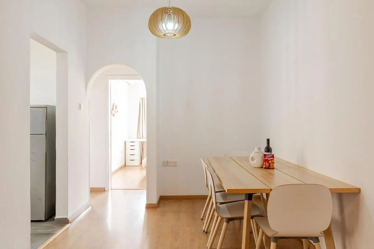 Cosy 2-Bedroom Apartment, 10 Minutes From The Beach Lárnaca 0*,