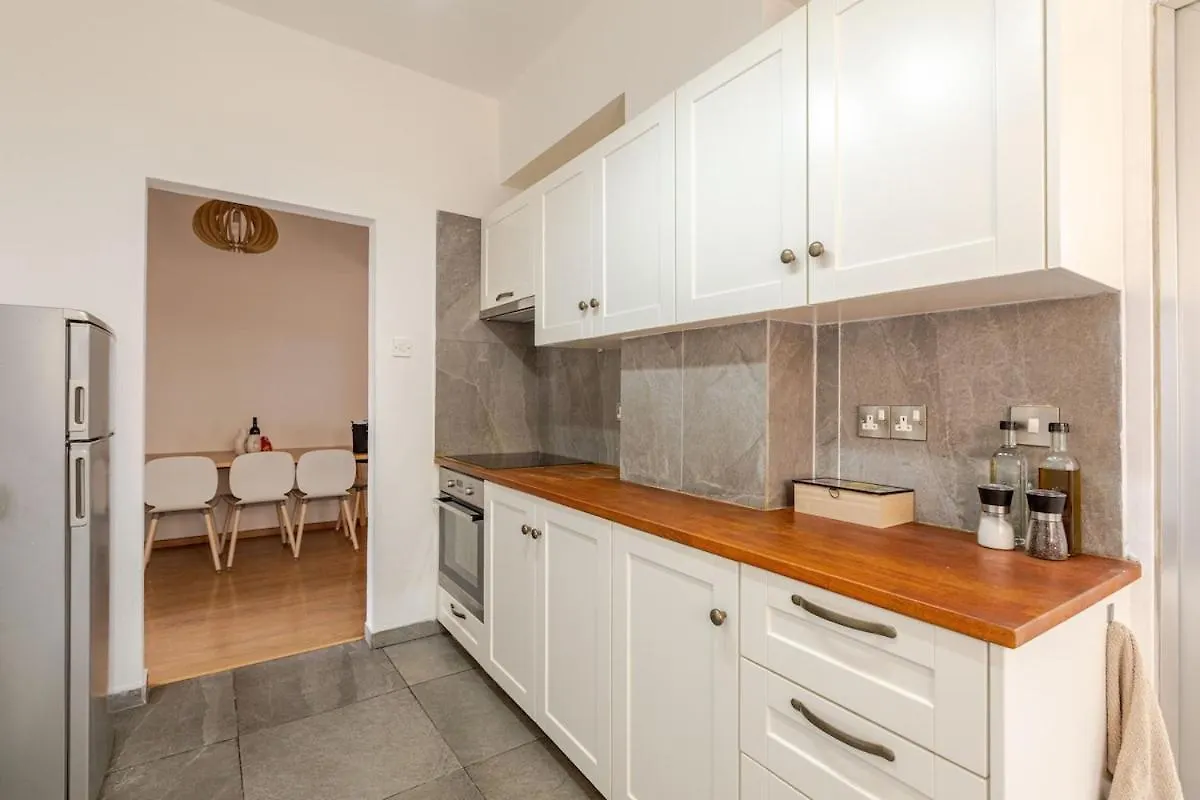 Cosy 2-Bedroom Apartment, 10 Minutes From The Beach Lárnaca Apartamento